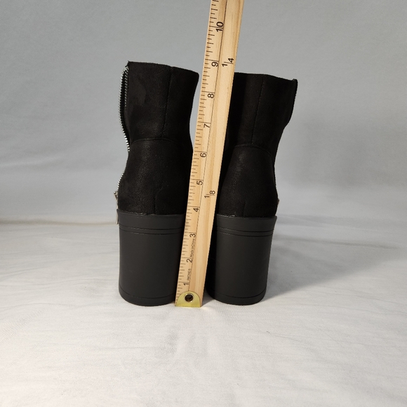 FRENCH CONNECTION Black Jasmine Lug Sole Vegan Side Zip Booties Size 8 LIKE NEW! - Picture 16 of 16